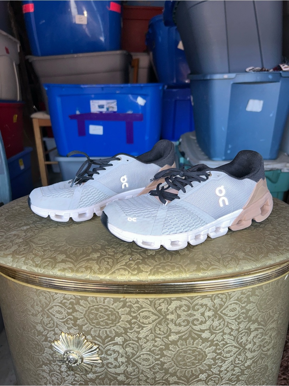 On Clouds Women’s Athletic Sneakers in Light Gray with Beige Accents Size 7.5